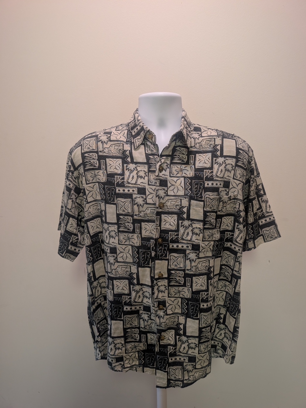 Hilo Hattie Black and Cream Geometric Tiki-Print Short-Sleeve Shirt
